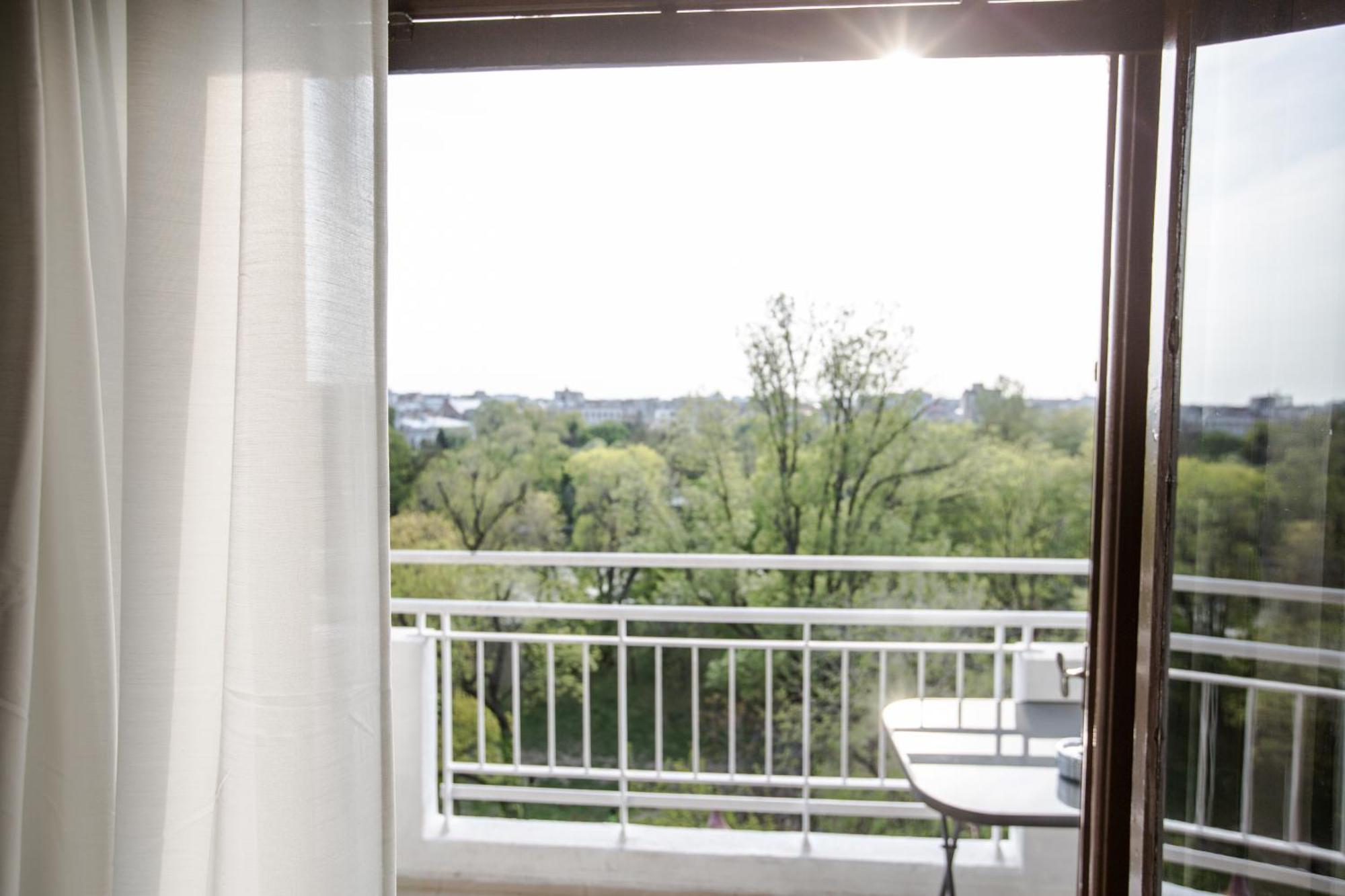 Spacious City View Apartment With Balcony Bucharest Exterior photo