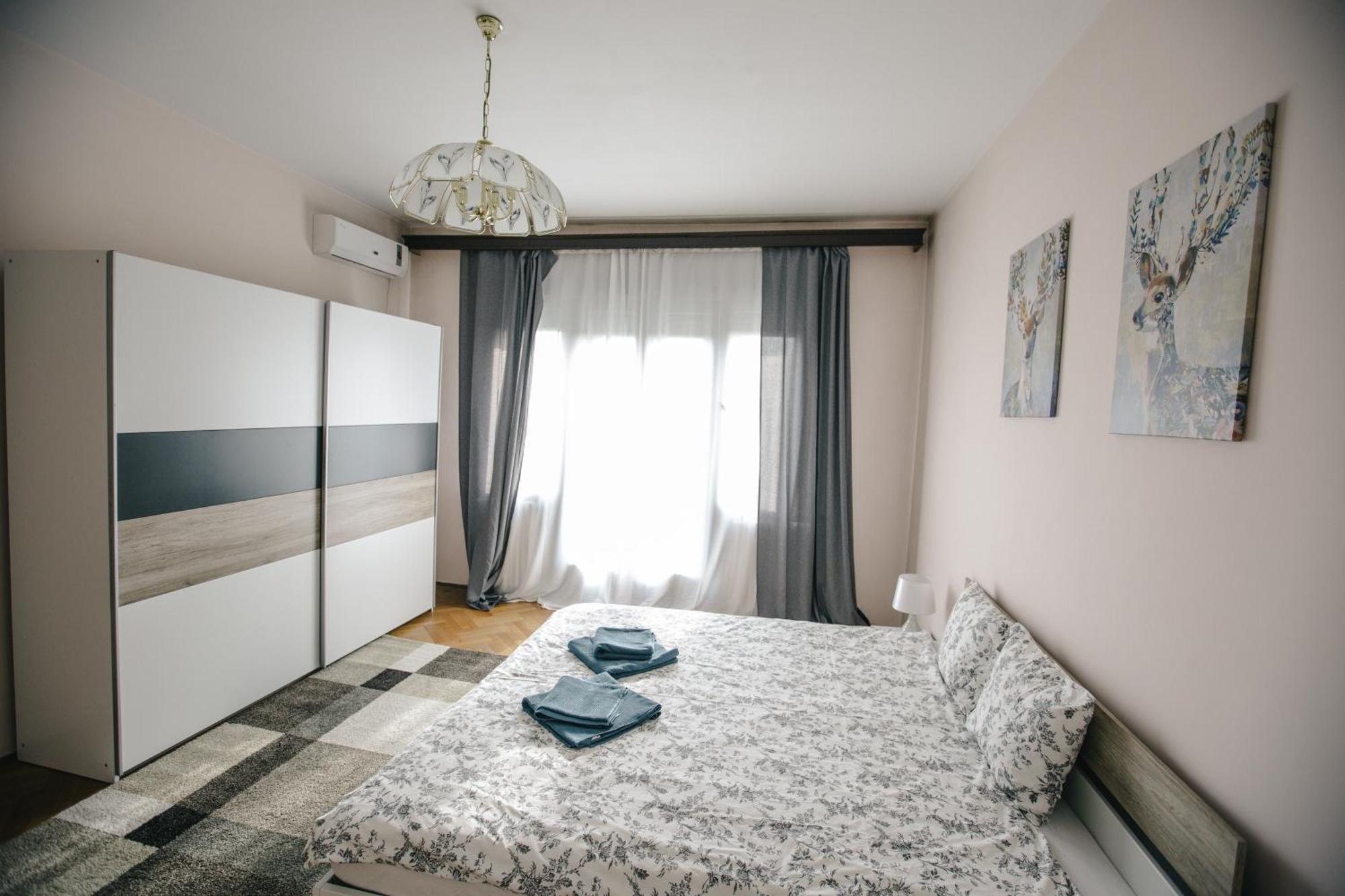 Spacious City View Apartment With Balcony Bucharest Exterior photo