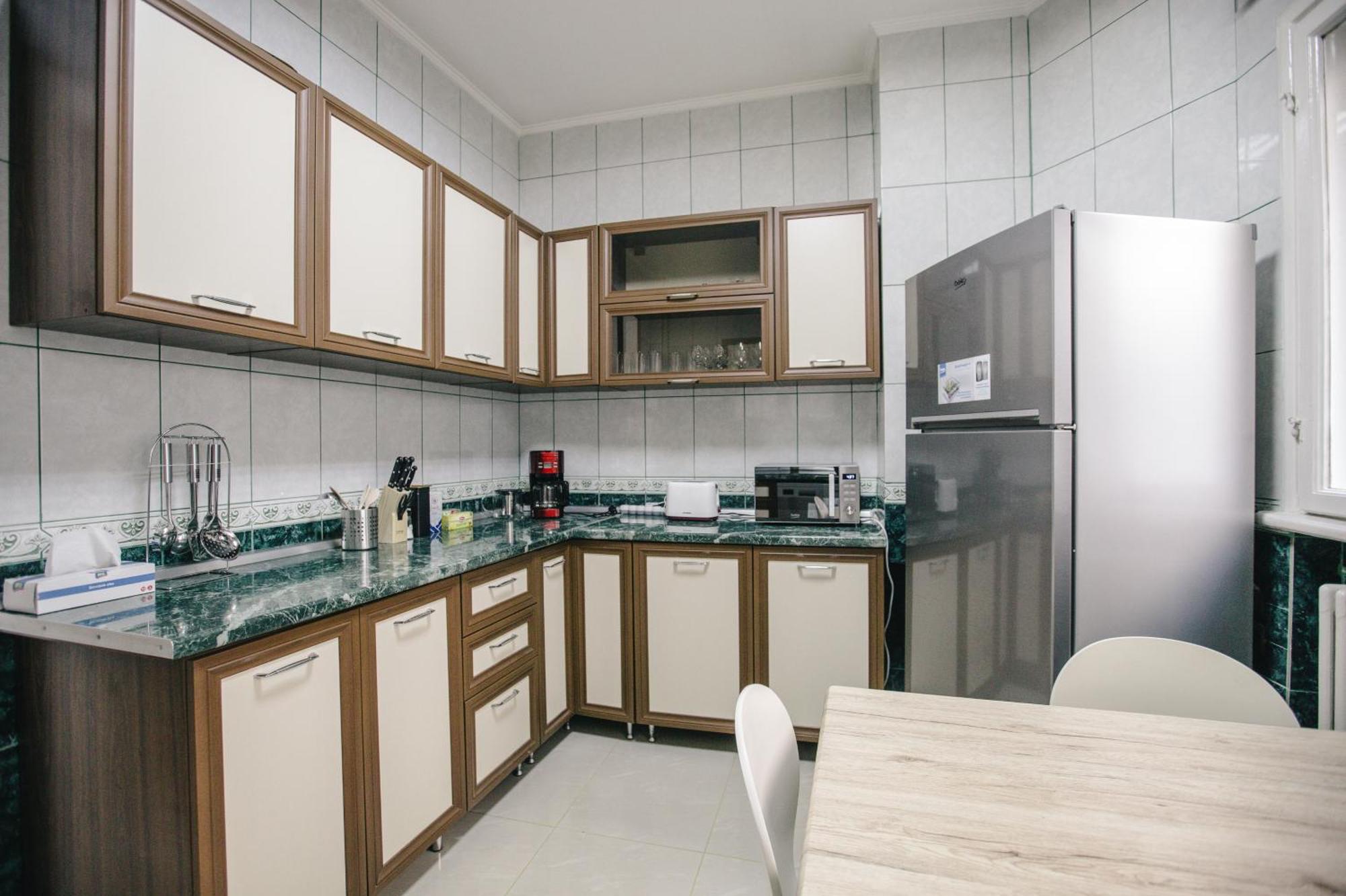 Spacious City View Apartment With Balcony Bucharest Exterior photo